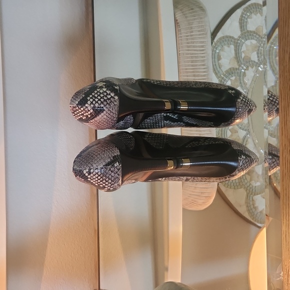 Tory Burch Astoria Leather Snakeskin Print Wedges. - Picture 3 of 11